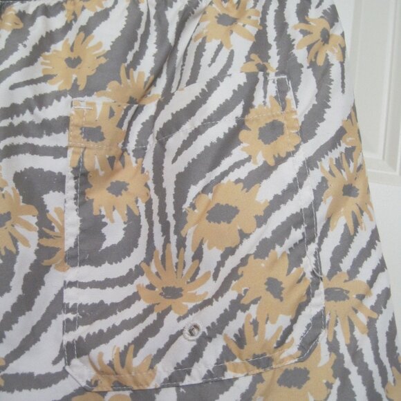 PacSun Men's Swim Trunks with Floral zebra Pattern - Picture 6 of 9